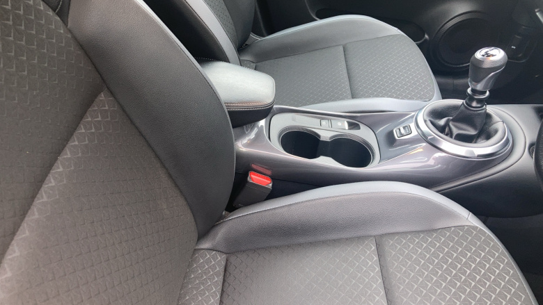 Nissan Juke 1.0 DiG-T 114 N-Connecta 5dr Petrol Hatchback